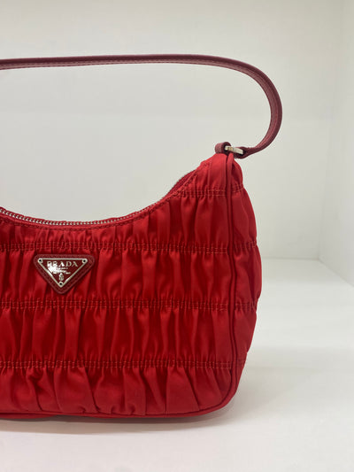 Prada Re-edition 2005 Ruched Red