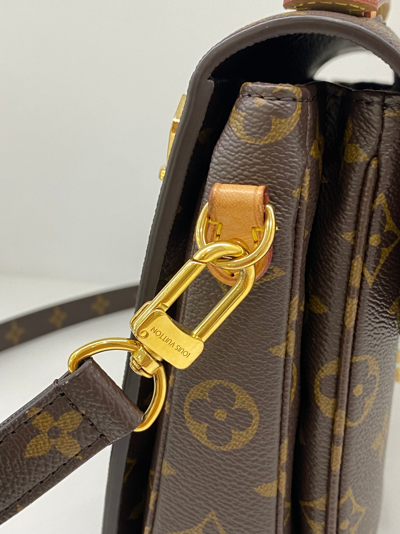 Louis Vuitton Metis GHW