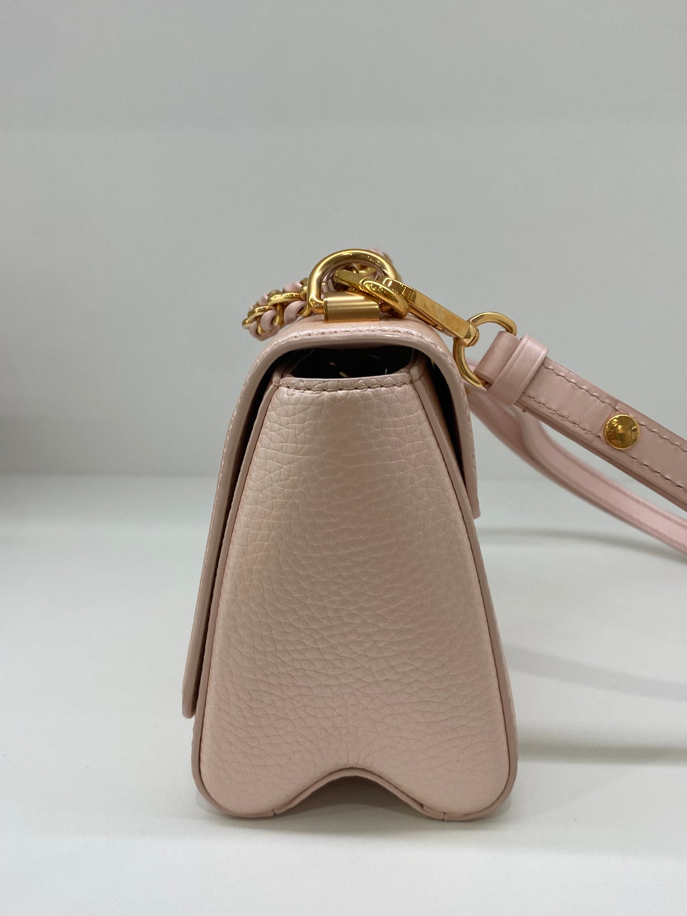 Louis Vuitton Twist MM Pink Iridescent GHW