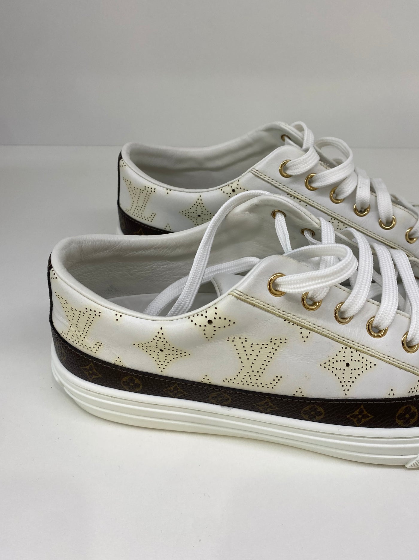 Louis Vuitton White Sneakers Size 37.5