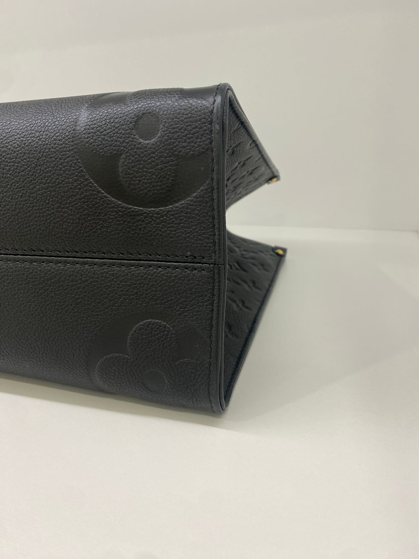 Louis Vuitton OnTheGo Black MM