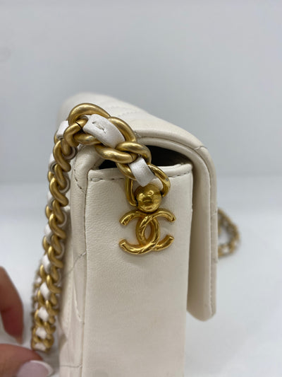 Chanel Cream Cross Body Bag Lambskin GHW