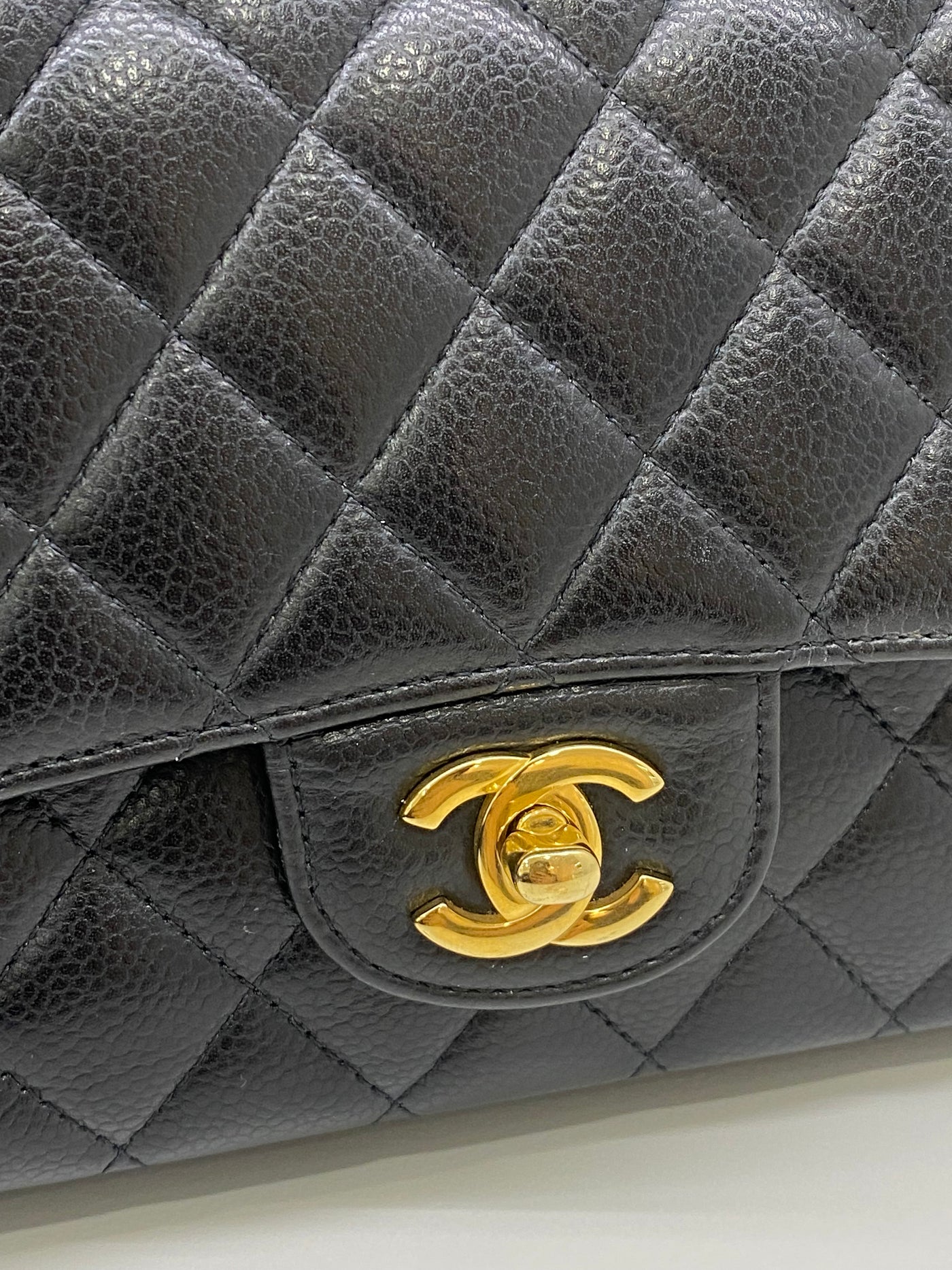 Chanel Classic Flap Medium Black Caviar GHW