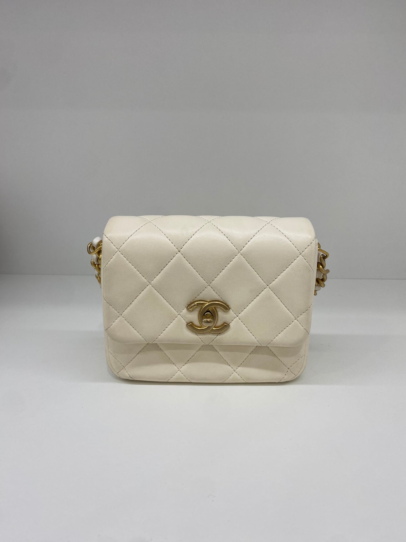 Chanel Cream Cross Body Bag Lambskin GHW