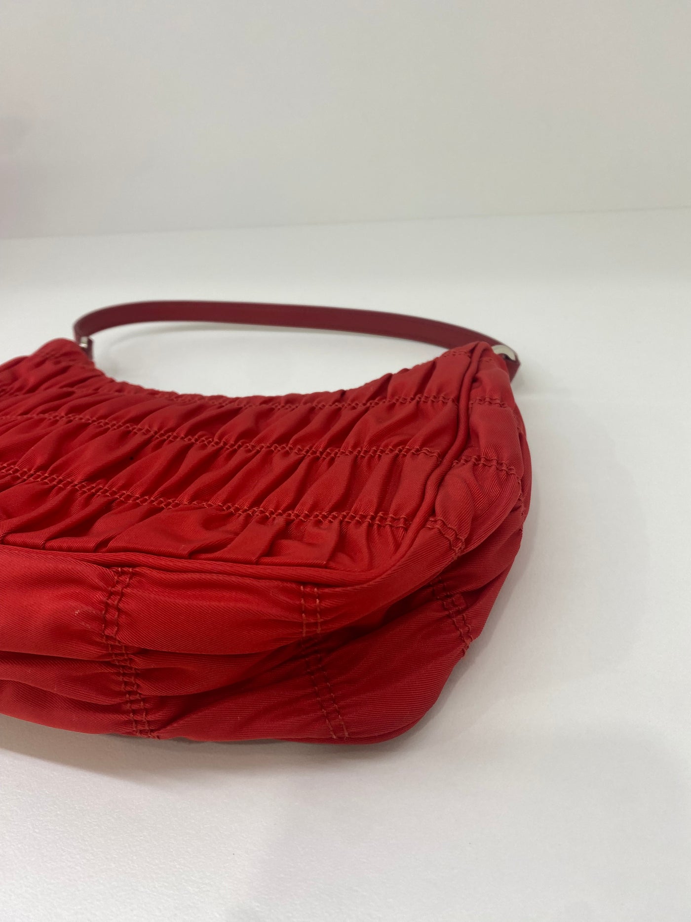 Prada Re-edition 2005 Ruched Red