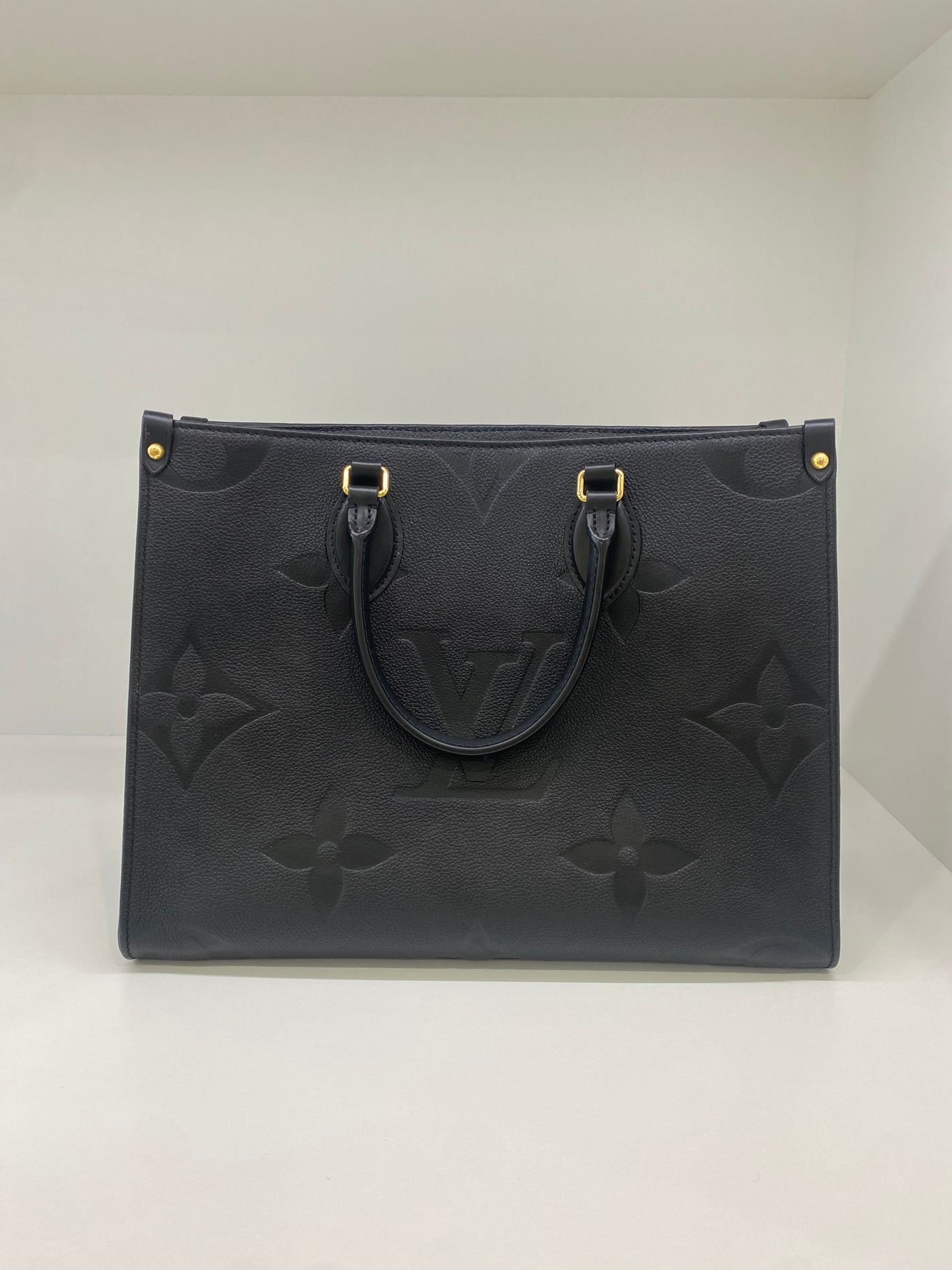 Louis Vuitton OnTheGo Black MM