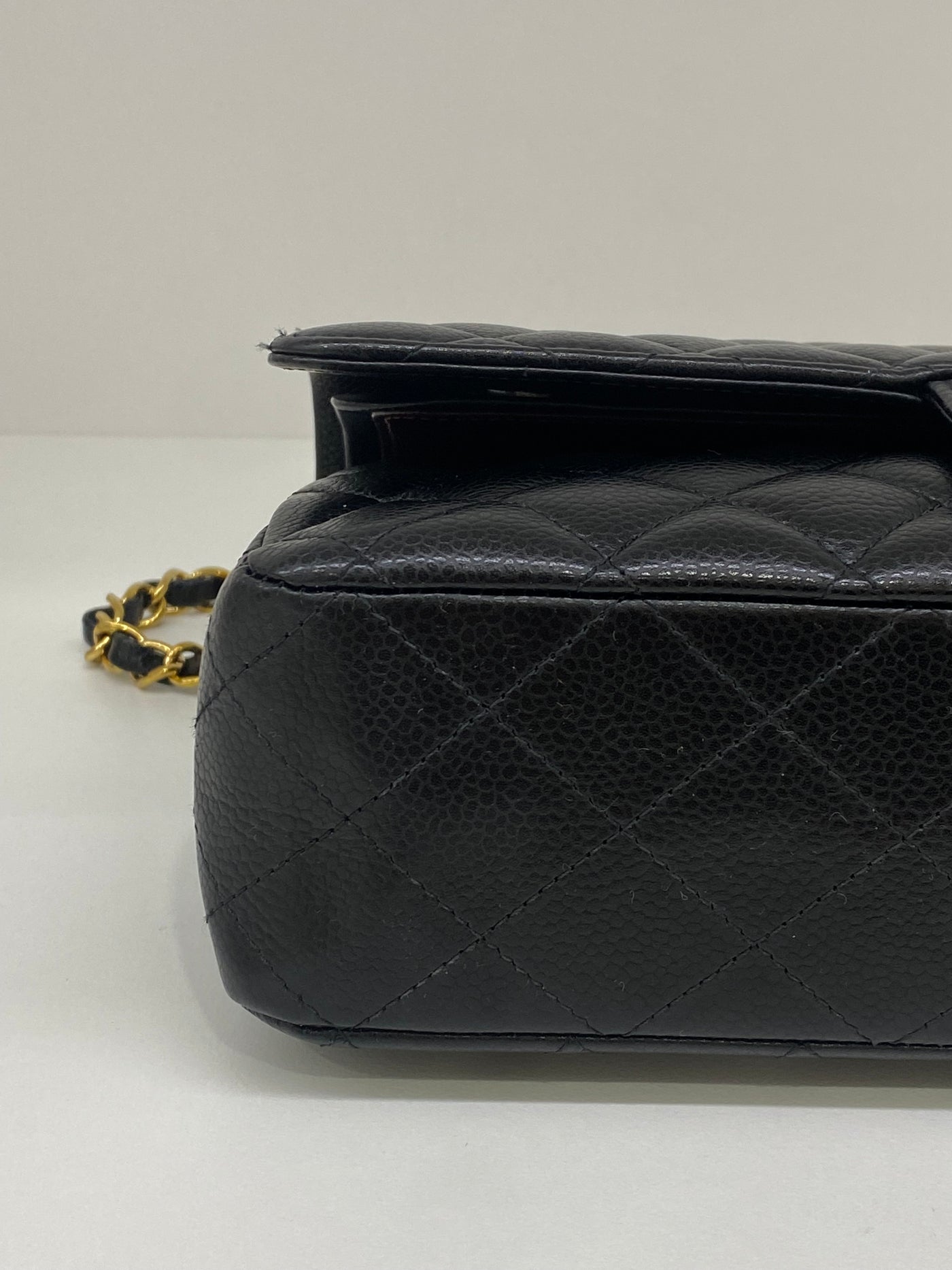 Chanel Classic Flap Medium Black Caviar GHW