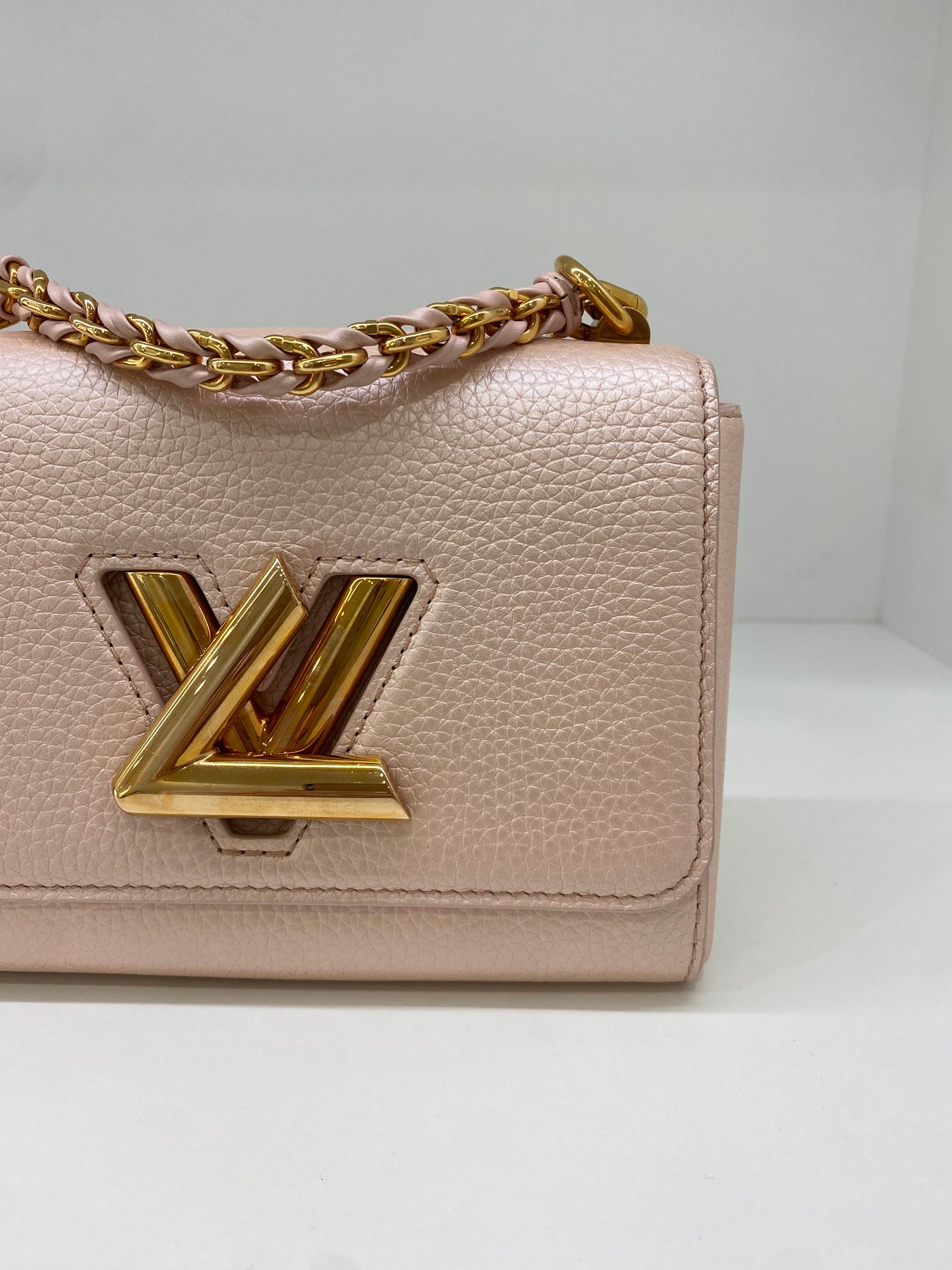 Louis Vuitton Twist MM Pink Iridescent GHW