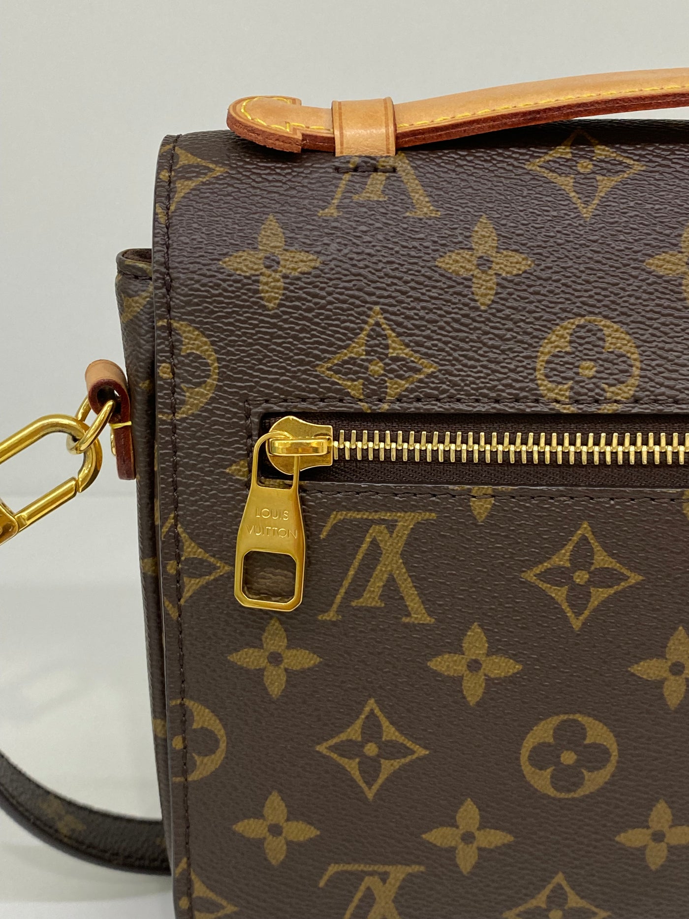 Louis Vuitton Metis GHW