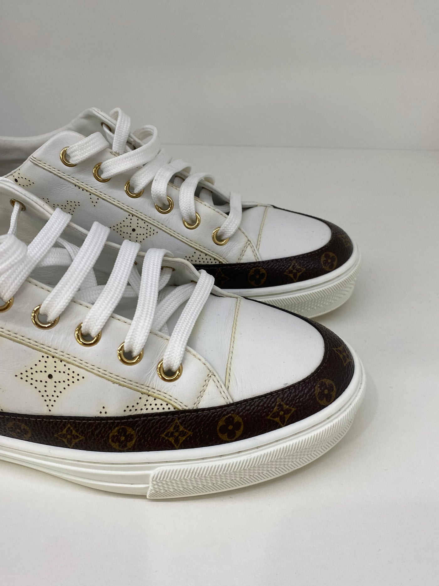 Louis Vuitton White Sneakers Size 37.5