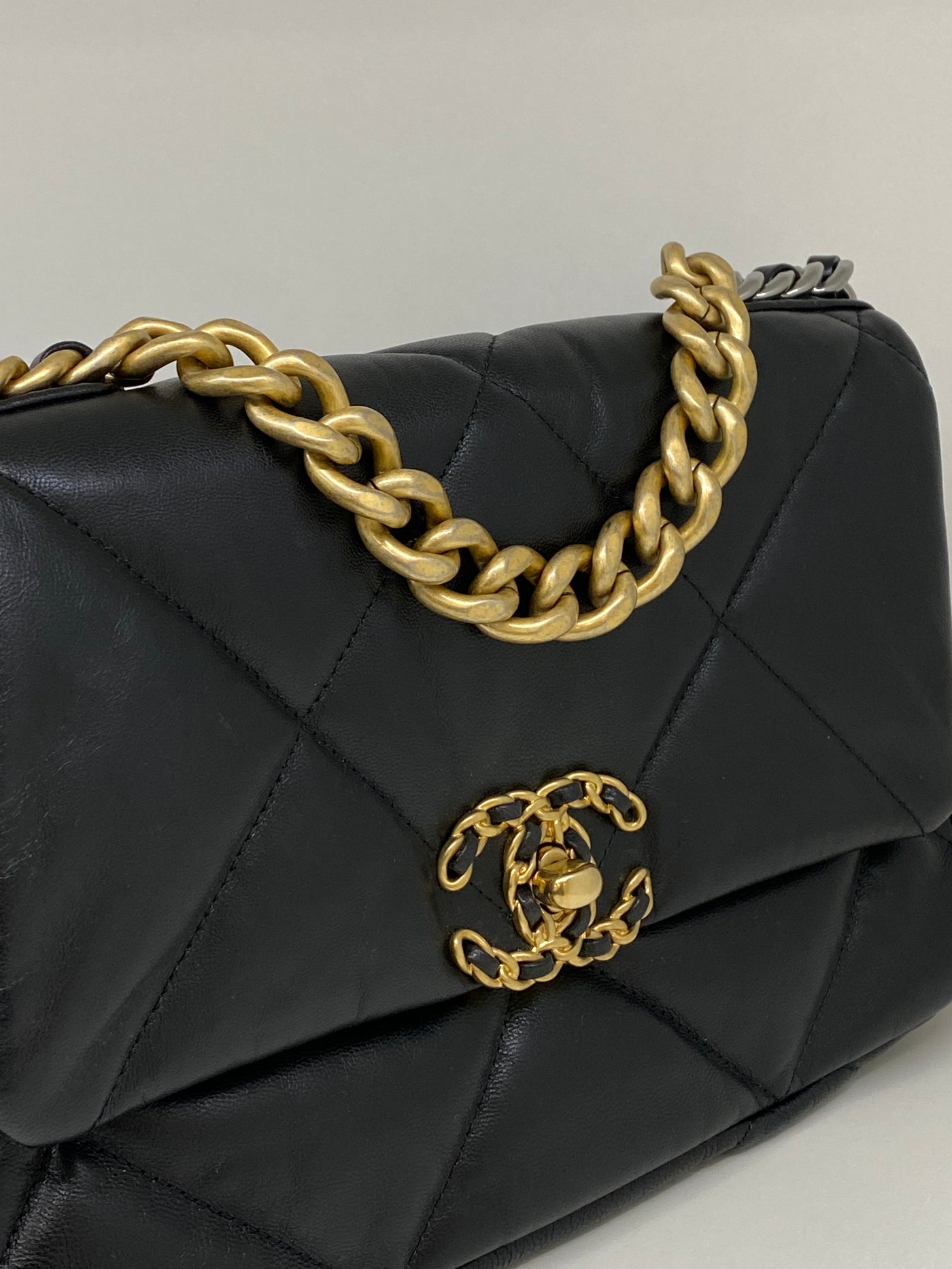 Chanel 19 Flap Bag Black - Small