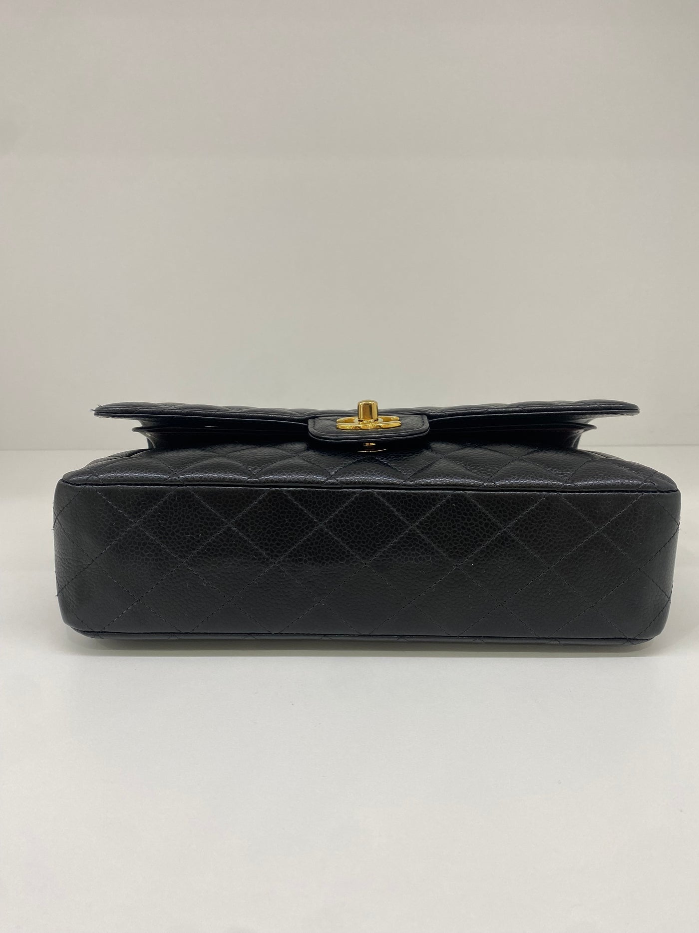 Chanel Classic Flap Medium Black Caviar GHW