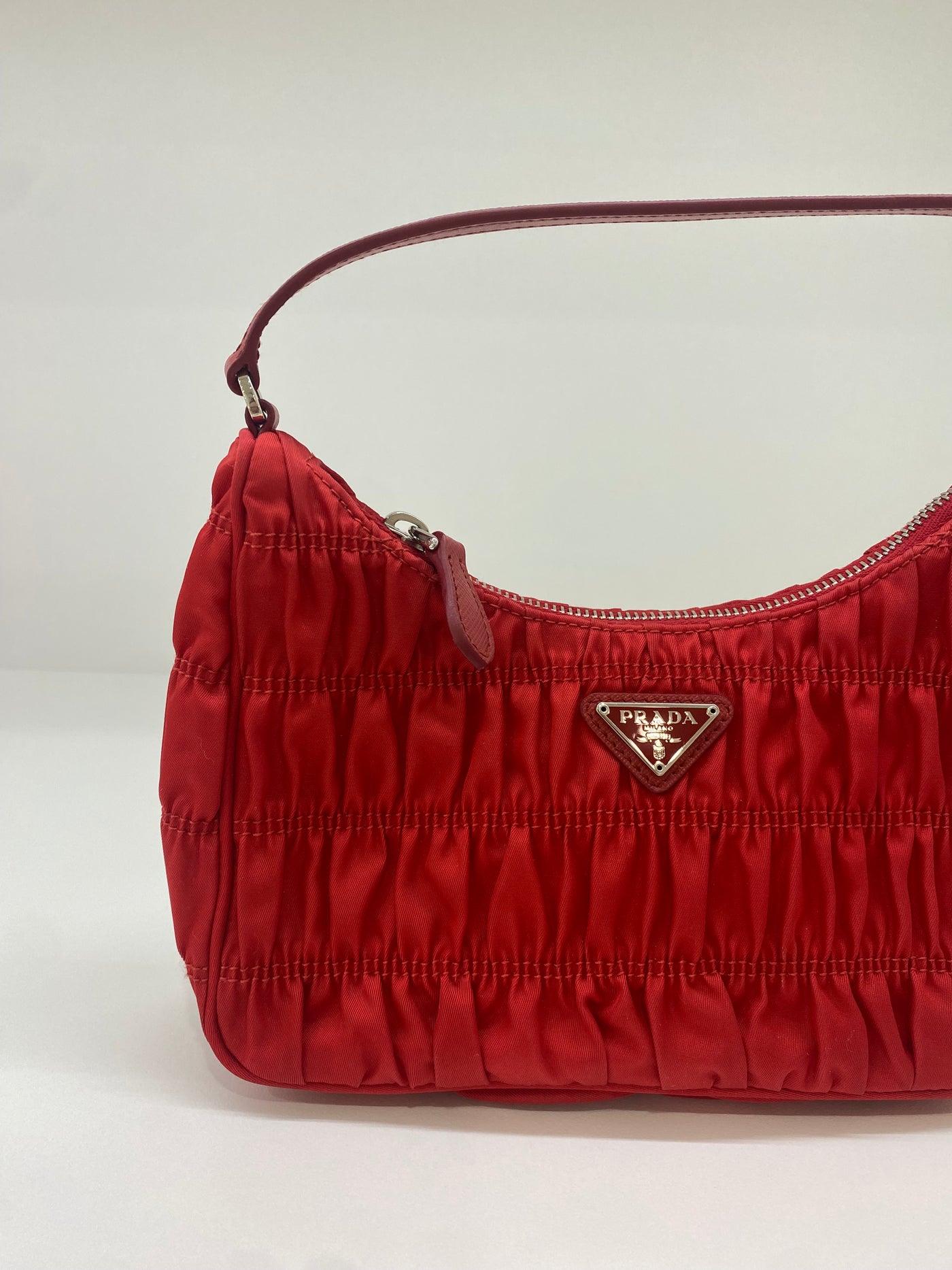 Prada Re-edition 2005 Ruched Red