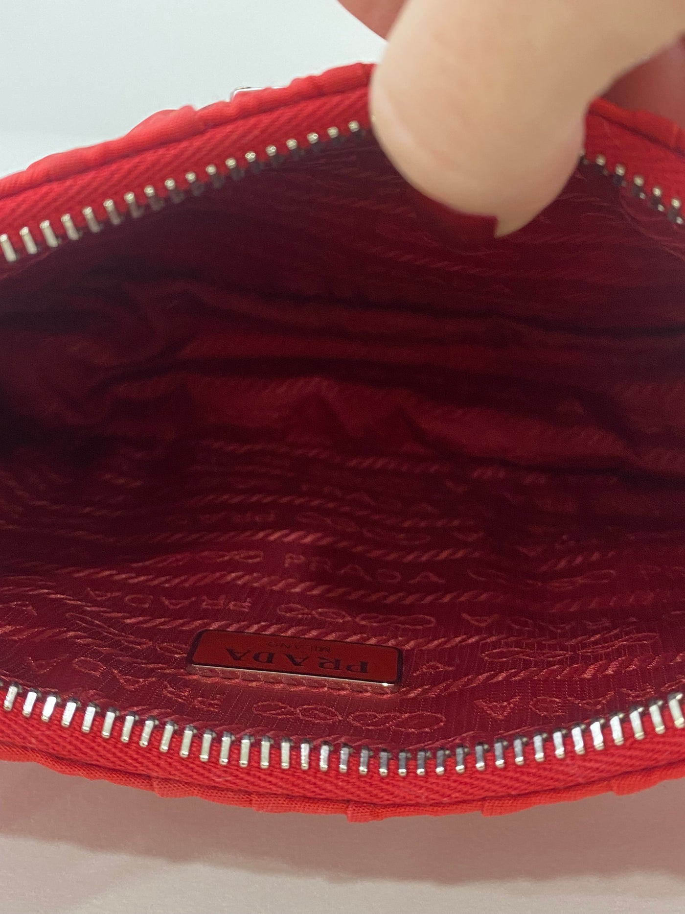 Prada Re-edition 2005 Ruched Red