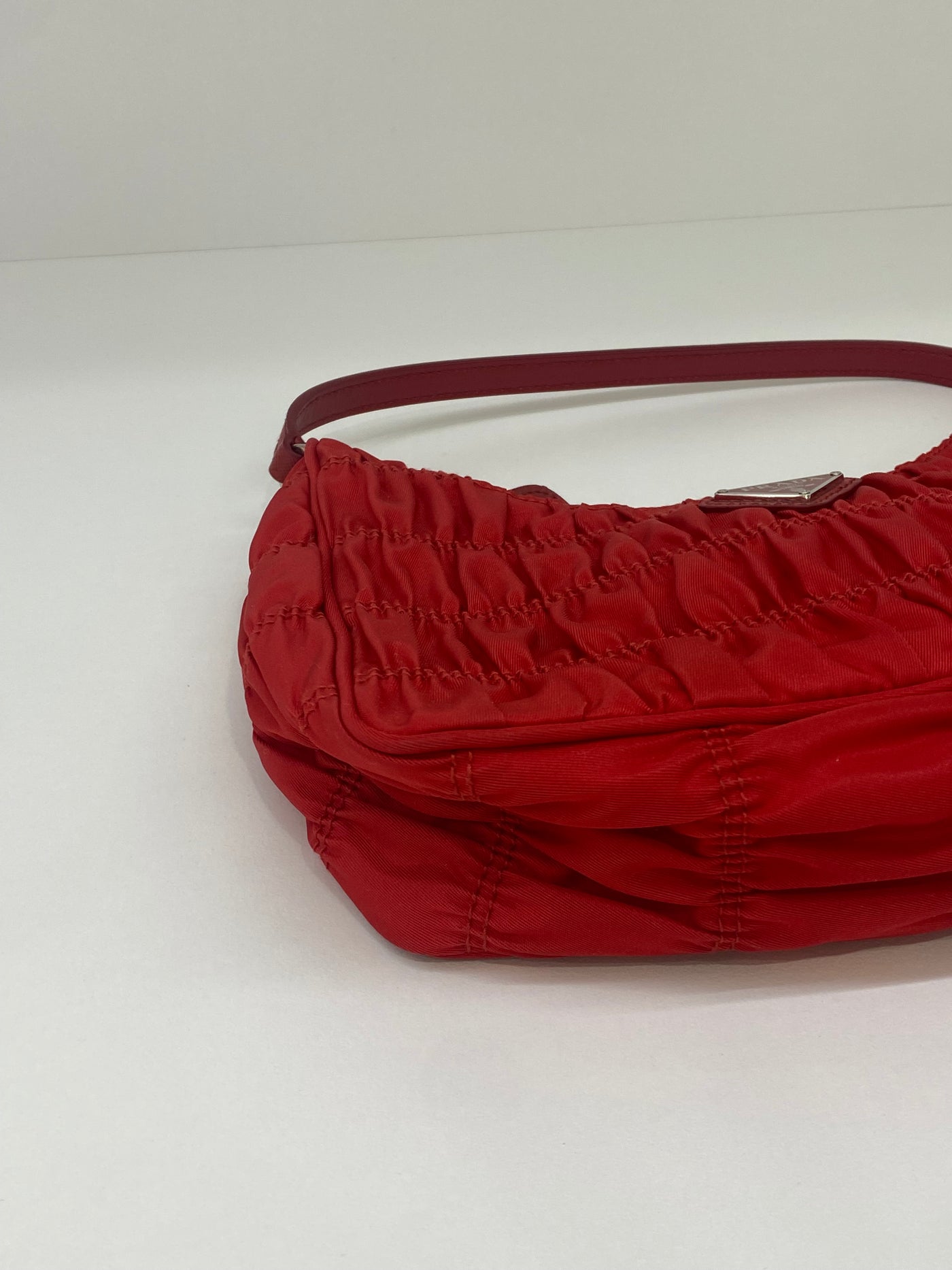 Prada Re-edition 2005 Ruched Red