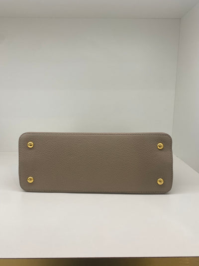 Louis Vuitton Capucines MM Beige