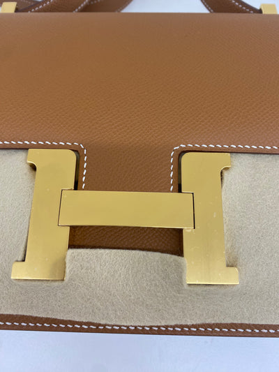 Constance leather handbag Hermès Camel in Leather - 34842941